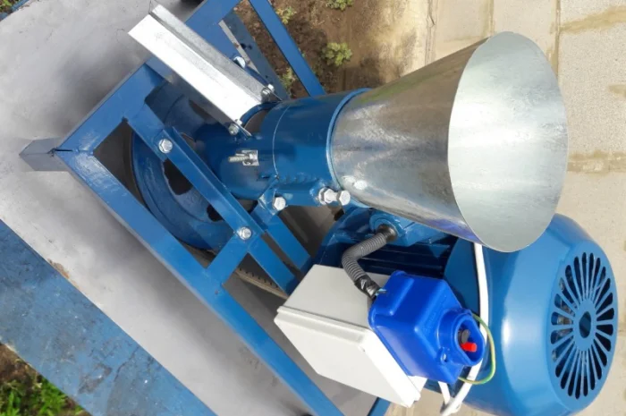 Гранулятор бытовой для комбикормов с двигателем- фото № 1