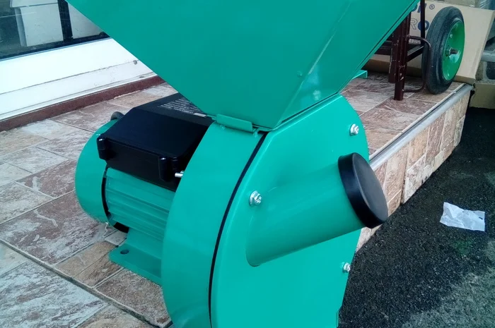 Зернодробилка MASTER KRAFT IZKB-2800, 2.8 кВт- фото № 1