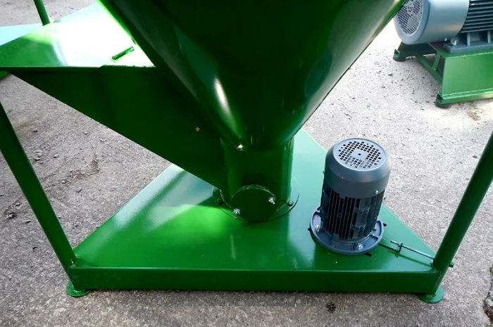 Смеситель кормов, смеситель сыпучих материалов, 1200кг /2280л то Польского производителя- фото № 8