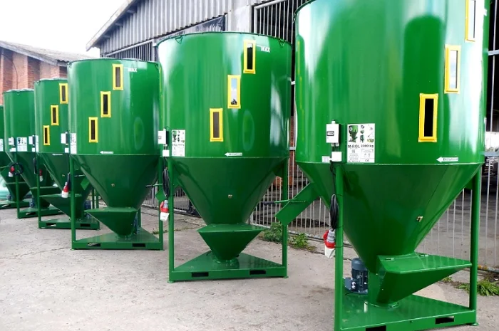 Смеситель кормов, смеситель сыпучих материалов, 1200кг /2280л то Польского производителя- фото № 1