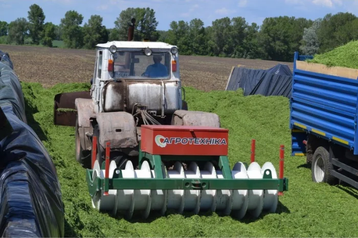 Каток для уплотнения силосных масс- фото № 2