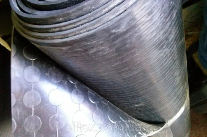 Рулонная резина напольное покрытие автодорожка резиновое- фото № 5