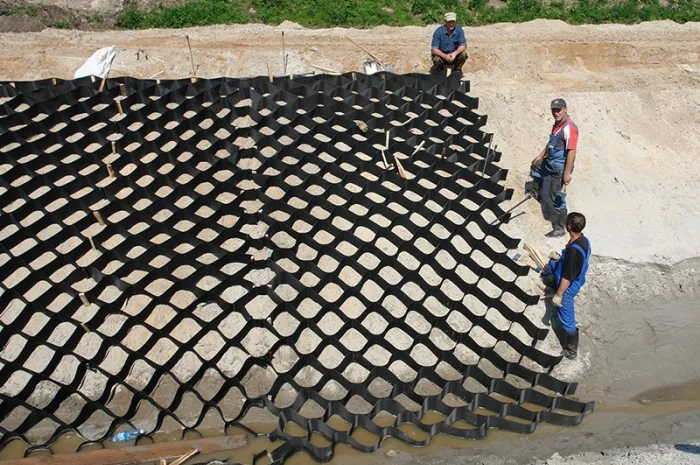 Геосоты, георешетки, габионы для укрепления грунтов- фото № 3