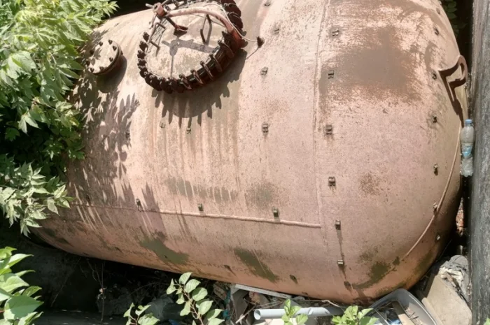 Емкость металлическая б/у Резервуар для хранения воды или гсм. Ресивер воздушный- фото № 4