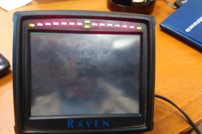 Замена сенсора(тачскрина дисплея) курсоуказатель параллельное вождение Raven Cruizer 1 и 2- фото № 3