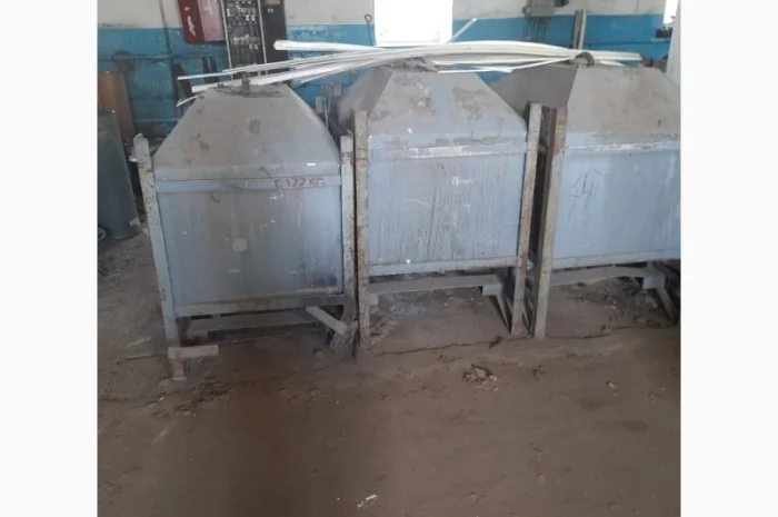 Продам БАК нержавейка пищевая около 0, 35м3. Сврху крышка, внизу кран для слива- фото № 2