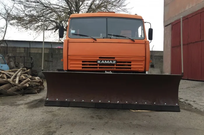 Продам отвал снегоуборочный на Камаз- фото № 1