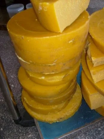 Продам бджолиний віск жовтого кольору- фото № 1