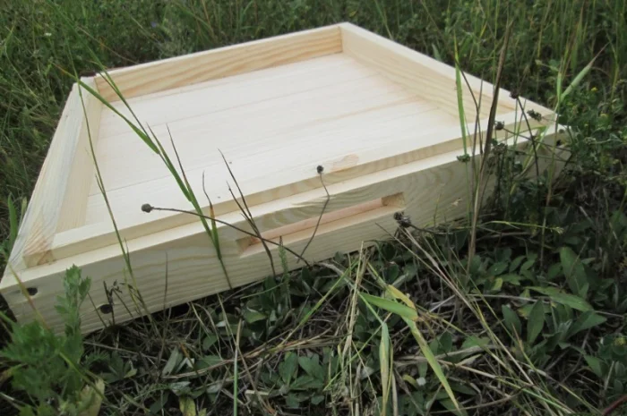 Дно для вулика на 10 рамок із сосни- фото № 1