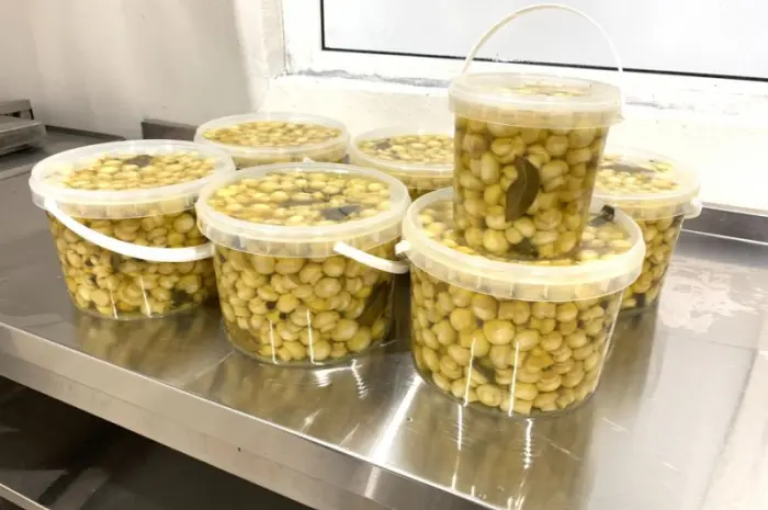 Пропозиція маринованих грибів шампіньйонів в пластикових відерках- фото № 2
