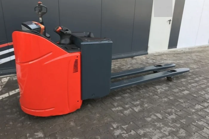 Электротележка самоходная LINDE T 20 SP 2012 2т. довгі вила- фото № 6