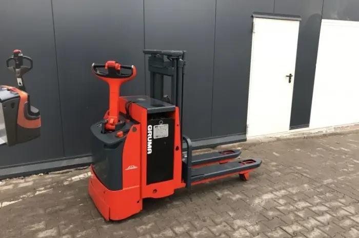 Б/У Штабелер электрический самодвижной LINDE L12L 1, 2т 2, 0м батарея 2010 г- фото № 1