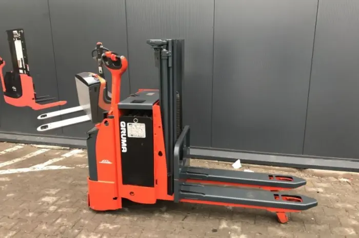 Б/У Штабелер электрический самодвижной LINDE L12L 1, 2т 2, 0м батарея 2010 г- фото № 2
