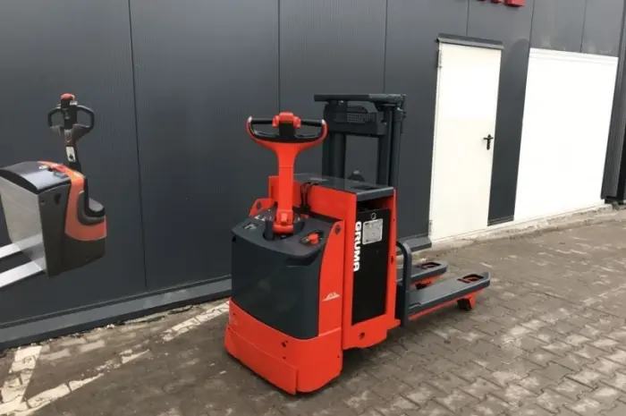Б/У Штабелер электрический самодвижной LINDE L12L 1, 2т 2, 0м батарея 2010 г- фото № 4