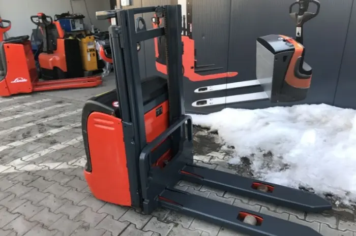 Штабелер электрический LINDE L10 1т 1, 9м 2013 батарея- фото № 3