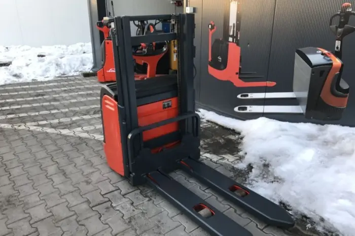 Штабелер электрический LINDE L10 1т 1, 9м 2013 батарея- фото № 4