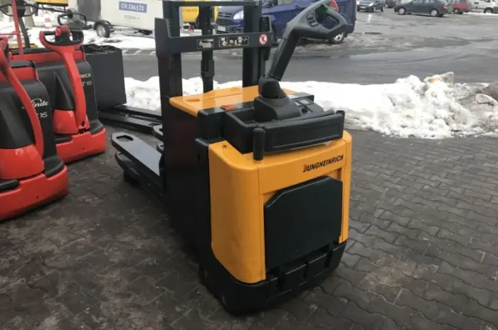 Штабелер электрический Jungheinrich ERD 220 D нижние вилы 2т верхние 1т 1, 8м- фото № 2