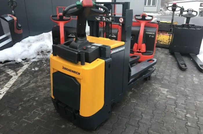 Штабелер электрический Jungheinrich ERD 220 D нижние вилы 2т верхние 1т 1, 8м- фото № 4