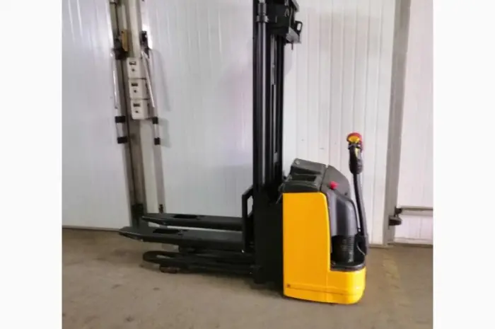 Штабелер электрический поводковый OM Komatsu 1.4-2т 5.00м- фото № 2