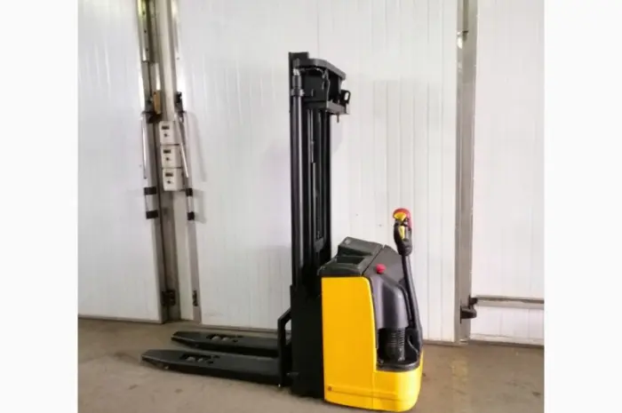 Штабелер электрический поводковый OM Komatsu 1.4-2т 5.00м- фото № 3