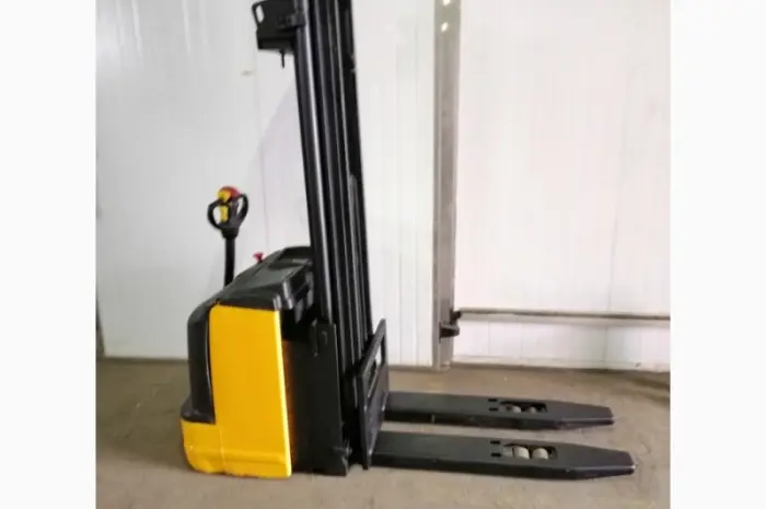 Штабелер электрический поводковый OM Komatsu 1.4-2т 5.00м- фото № 5