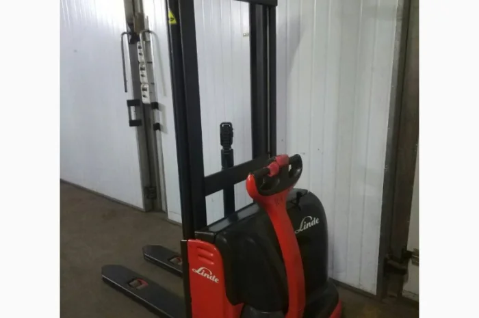 Погрузчик штабелер электрический самоходный Linde L10 1000кг 3300мм- фото № 1