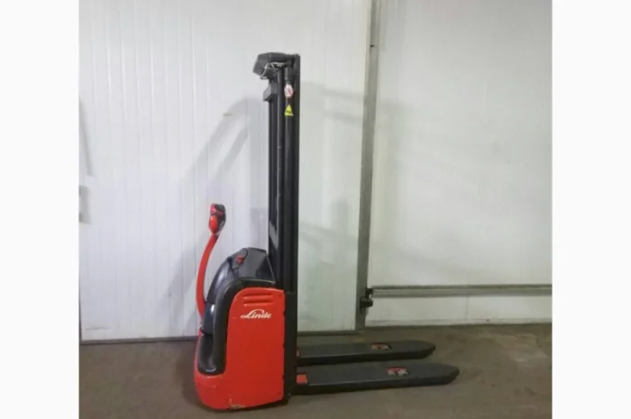 Погрузчик штабелер электрический самоходный Linde L10 1000кг 3300мм- фото № 5