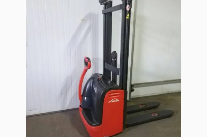 Погрузчик штабелер электрический самоходный Linde L10 1000кг 3300мм- фото № 6