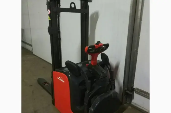 Штабелер электрический самоходный LINDE L 16 AP 1.6t 3.0m- фото № 15