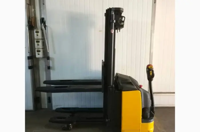 Штабелер электрический поводковый б/у Komatsu 1.4т 4, 43м- фото № 1