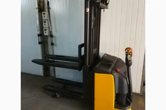 Штабелер электрический поводковый б/у Komatsu 1.4т 4, 43м- фото № 9
