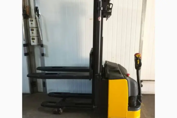 Штабелер электрический поводковый б/у Komatsu 1.4т 4, 43м- фото № 8