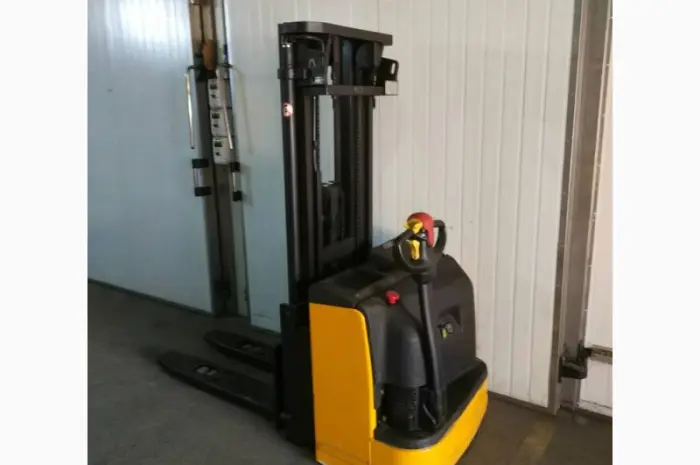 Штабелер электрический поводковый б/у Komatsu 1.4т 4, 43м- фото № 3