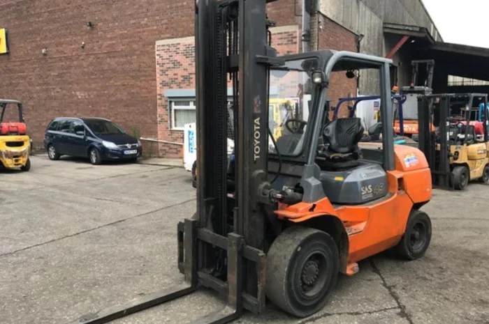 Вилочный погрузчик Toyota 42-7FD40- фото № 1