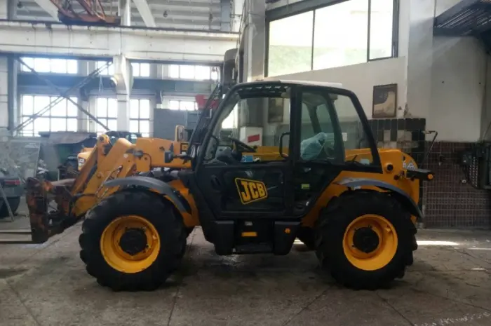 Телескопический погрузчик JCB 531-70 2011 года- фото № 1