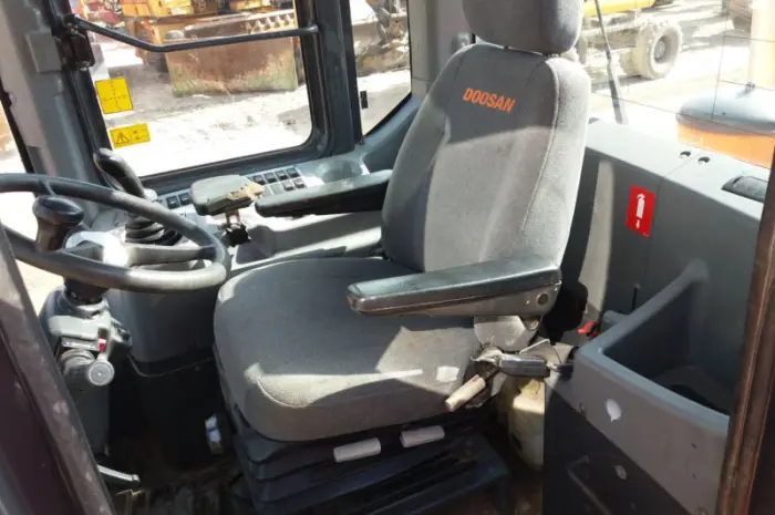 Фронтальный погрузчик Doosan DL160- фото № 8