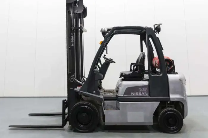 Вилочный погрузчик Nissan U1D2A25LQ 2012 года- фото № 2