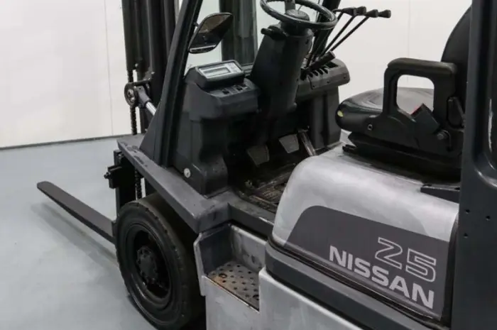 Вилочный погрузчик Nissan U1D2A25LQ 2012 года- фото № 5