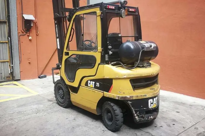 Вилочный погрузчик CAT Lift Trucks GP25N 2012 года- фото № 3