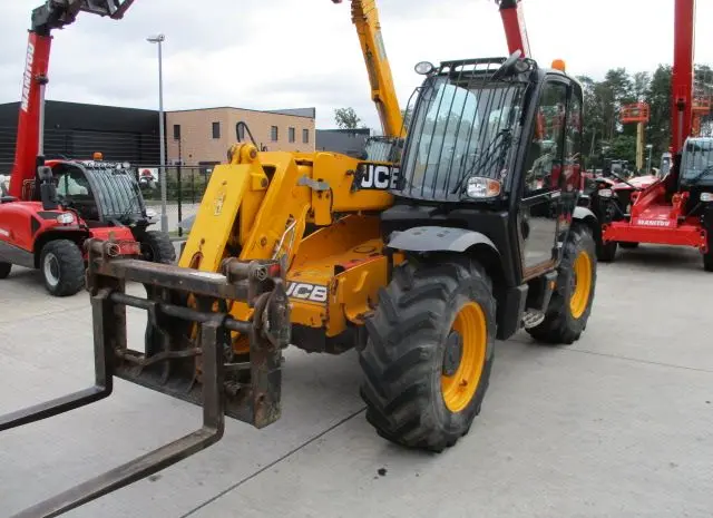 Телескопический погрузчик JCB 531-70. Погрузчик телескопический- фото № 1