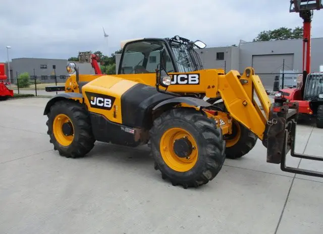 Телескопический погрузчик JCB 531-70. Погрузчик телескопический- фото № 13