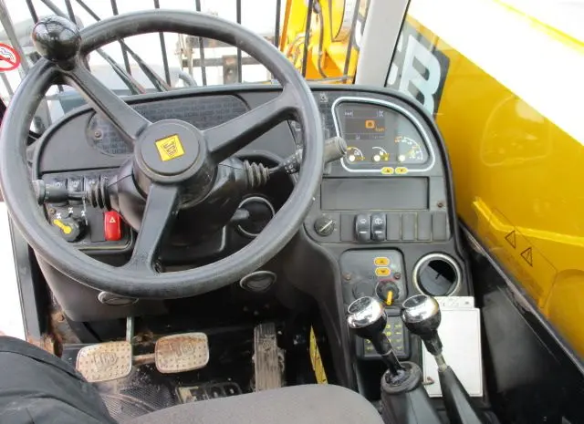 Телескопический погрузчик JCB 531-70. Погрузчик телескопический- фото № 2