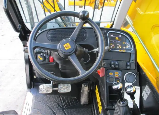 Телескопический погрузчик JCB 533-105. Спецтехника- фото № 17