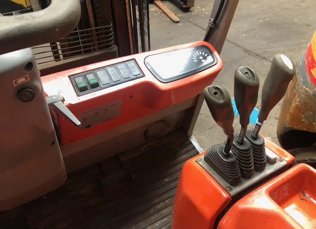 Вилочный погрузчик BT C3E150- фото № 3