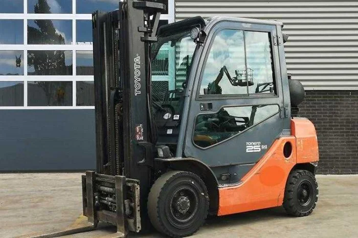 Вилочный погрузчик Toyota 02-8FGF25- фото № 1