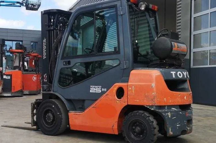 Вилочный погрузчик Toyota 02-8FGF25- фото № 4