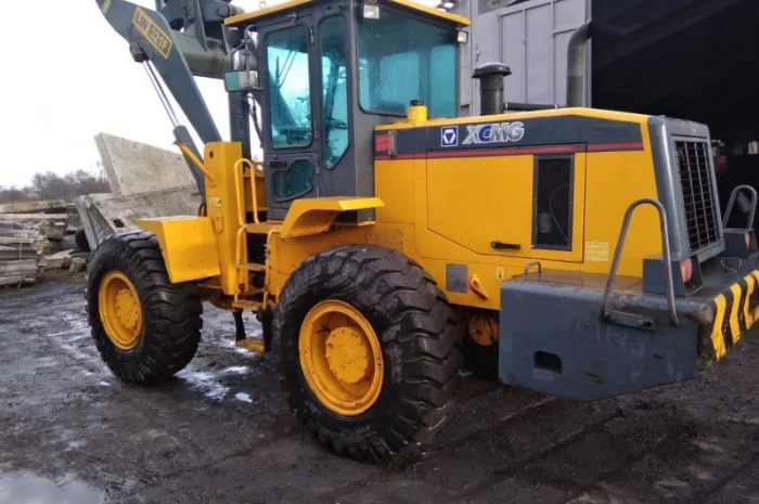 Фронтальный погрузчик XCMG LW321F- фото № 2