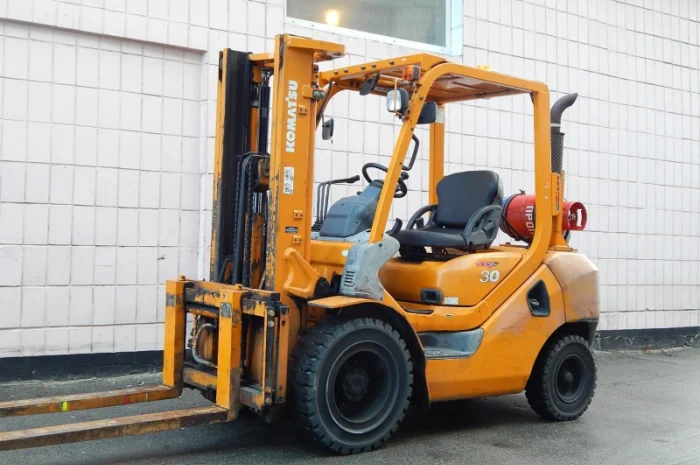 Вилочный автопогрузчик бу KOMATSU FG30T-16- фото № 1