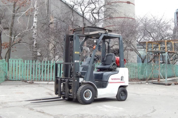Вилочный погрузчик бу NISSAN 1F1A15D- фото № 1