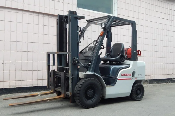 Вилочный погрузчик бу NISSAN U1F2A25DU- фото № 1